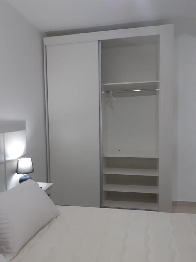 Apto 2 Quartos A 350 Metros Da Praia, Churrasqueira Na Varanda, Wi-fi, Piscina, Garagem Coberta,telas De Protecao, Quadra Tenis Apartamento Ubatuba